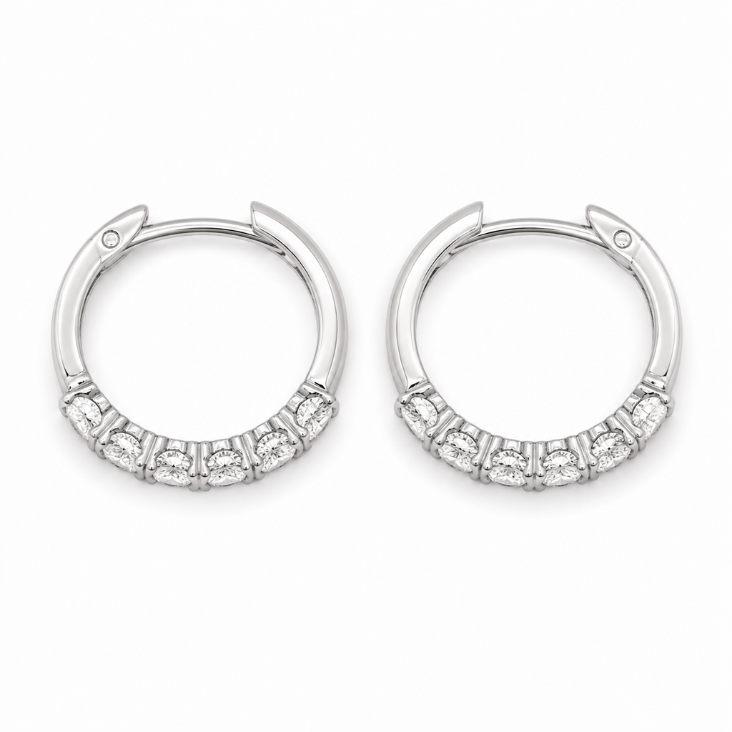 Orecchini huggie con diamanti